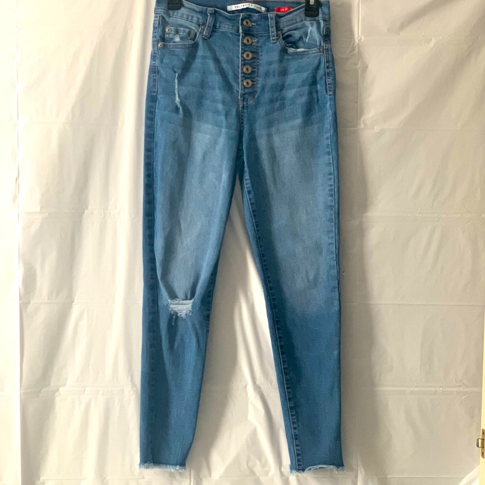 Celebrity Pink Medium Wash Button Fly  Ripped Frayed Skinny Jeans